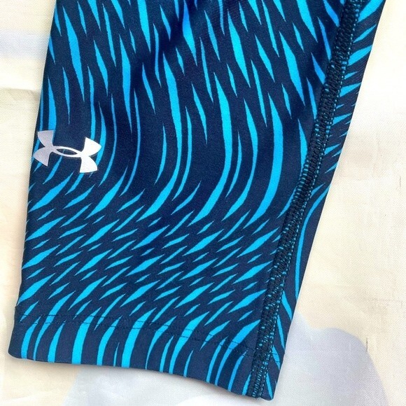 UNDER ARMOUR SIZE XS WOMEN'S AQUA BLUE -BLACK PATTERN CAPRI ACTIVEWEAR LEGGINGS - Picture 3 of 7